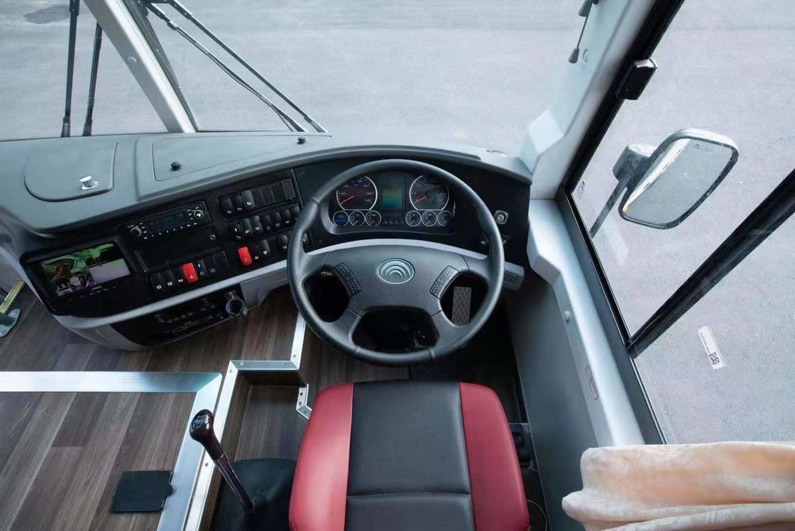 65 car Bus de nouvel autobus de Yutong ZK6126D de sièges le nouveau orientant les moteurs diesel de RHD doublent Axle New Bus arrière
