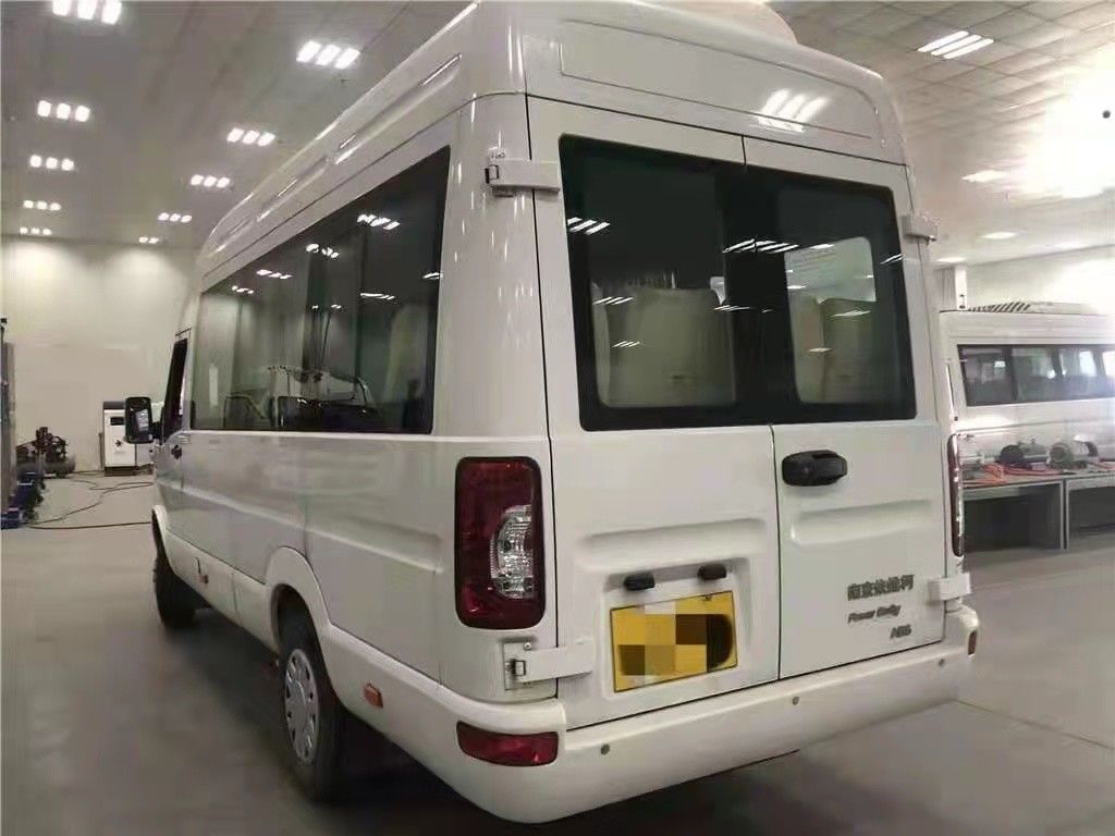 Minibus blanc d'occasion et neuf 15 places 129 CV Diesel Année 2016-2017