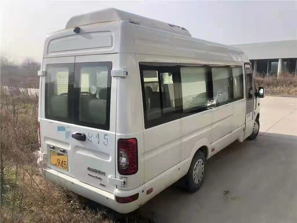 Minibus blanc d'occasion et neuf 15 places 129 CV Diesel Année 2016-2017