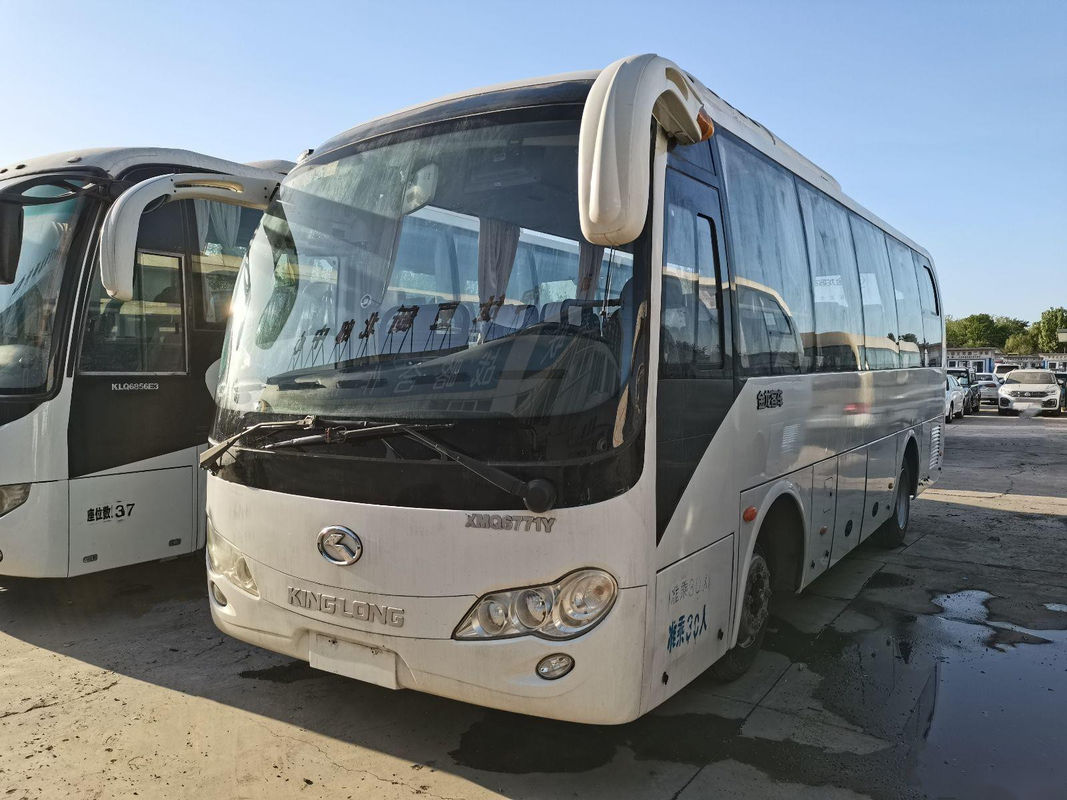 Le moteur arrière utilisé 132kw de Cummins de sièges de Bus XMQ6771 30 d'entraîneur a laissé l'autobus utilisé de direction de Kinglong