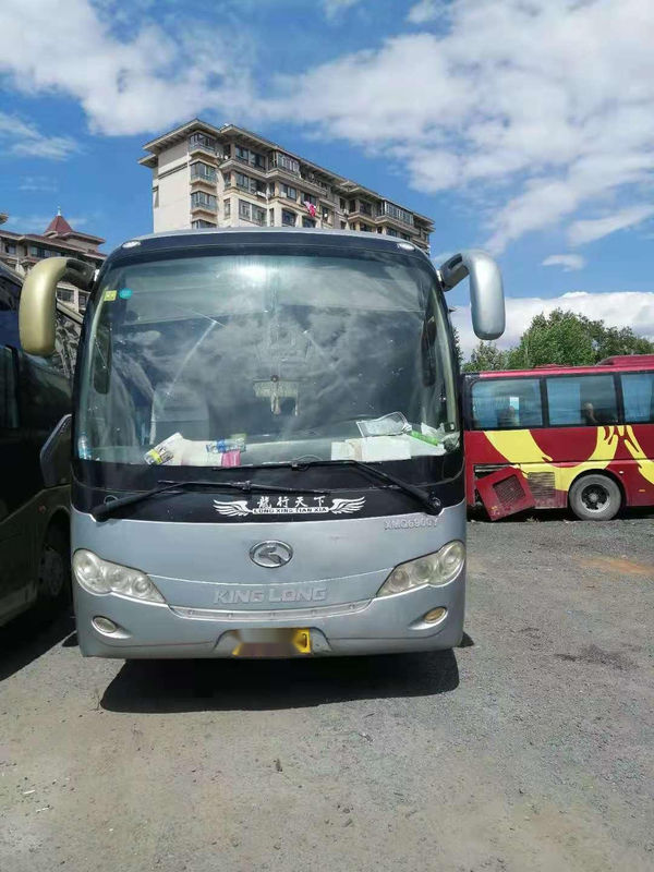 Kilomètre utilisé des portes à deux battants 39seats de l'autobus XMQ6900 de Kinglong bas laissé le châssis en acier de direction