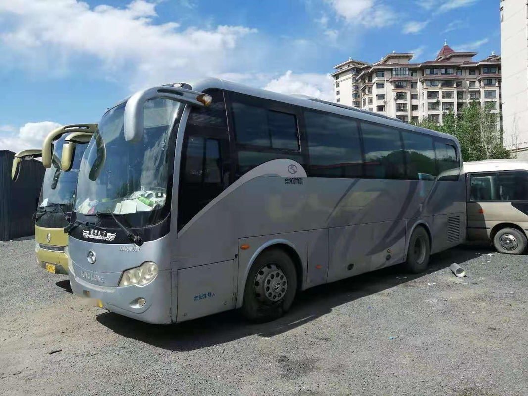Kilomètre utilisé des portes à deux battants 39seats de l'autobus XMQ6900 de Kinglong bas laissé le châssis en acier de direction