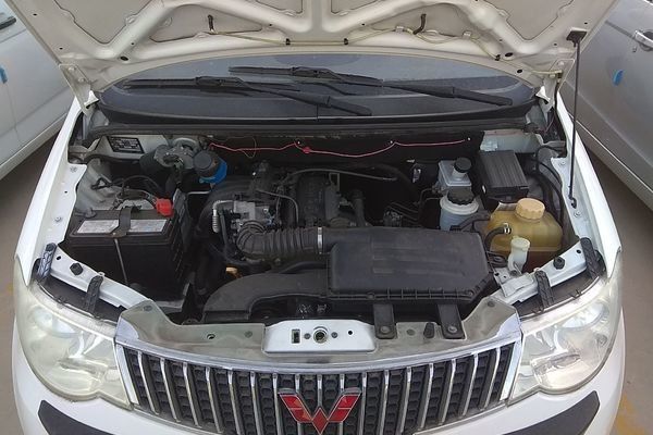 Les sièges Mini Bus Used Cars Gasoline de la voiture d'occasion 7 de Wuling de 2014 ans alimentent la commande de LHD
