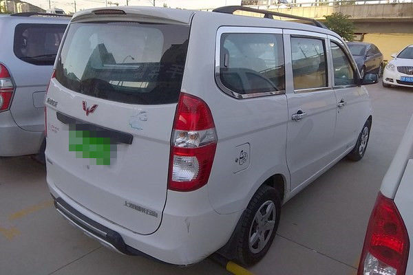 Les sièges Mini Bus Used Cars Gasoline de la voiture d'occasion 7 de Wuling de 2014 ans alimentent la commande de LHD