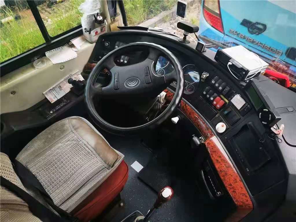 49 sièges l'autobus d'occasion que de 2013 ans a utilisé l'autobus ZK6122HQ de Yutong ont employé le conditionneur de Bus With Air d'entraîneur