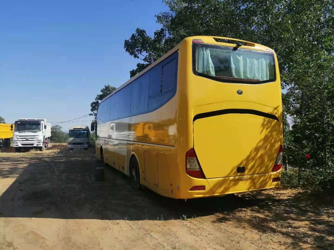 Le moteur arrière utilisé de disposition des sièges 2+3 du bus touristique ZK6127 61 de Yutong a laissé à EuroIII de direction le bas kilomètre