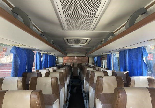 39 sièges ont utilisé l'entraîneur Bus 2016 marque de l'an SLK6873 Shenlong avec l'excellent moteur diesel