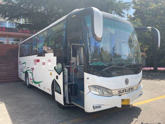 39 sièges ont utilisé l'entraîneur Bus 2016 marque de l'an SLK6873 Shenlong avec l'excellent moteur diesel