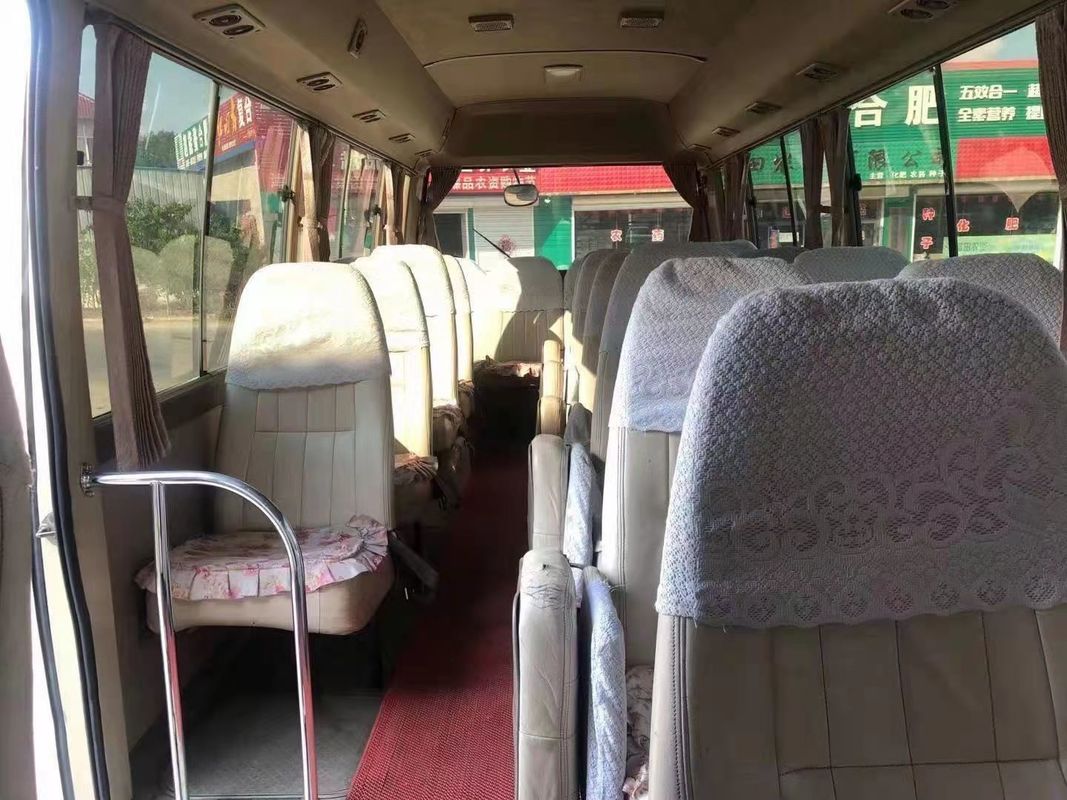 Sièges utilisés du moteur 23/29 de Mini Bus Toyota Coaster 15B utilisés kilomètre d'autobus de passager bas