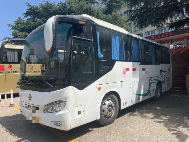 L'autobus utilisé SLK6873 39 de Sunlong assied 2016 l'entraîneur utilisé en acier arrière Bus de Yuchai de châssis de moteur diesel par 162kw pour l'Afrique