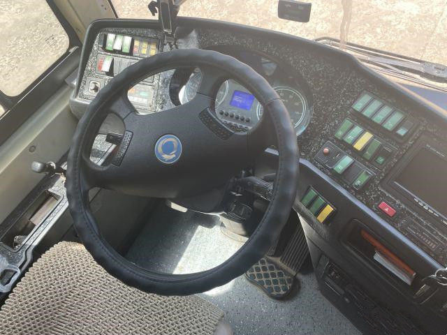 L'autobus utilisé SLK6873 39 de Sunlong assied 2016 l'entraîneur utilisé en acier arrière Bus de Yuchai de châssis de moteur diesel par 162kw pour l'Afrique