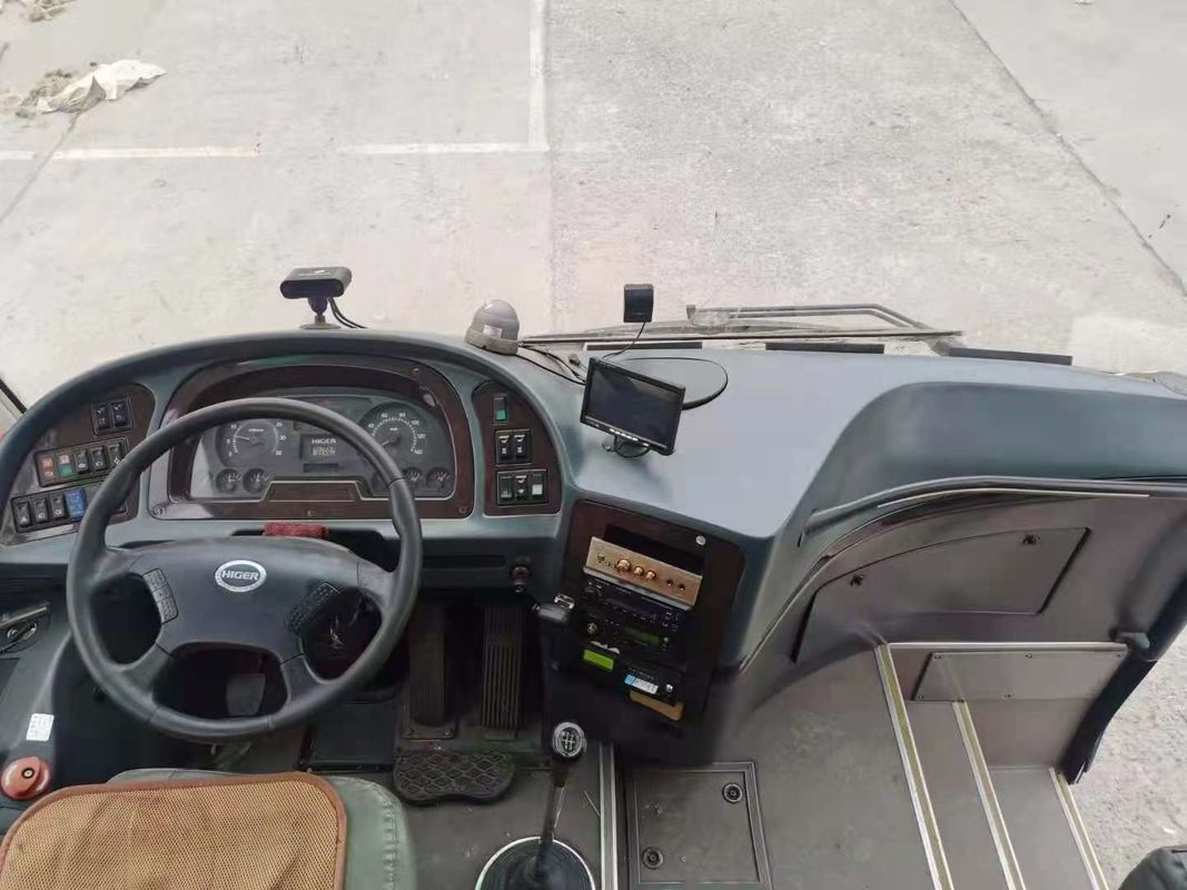 Le moteur arrière utilisé 140kw de Yuchai de sièges plus élevés de l'autobus KLQ6808 35 a employé kilomètre de Bus Steel Chassis d'entraîneur le bas