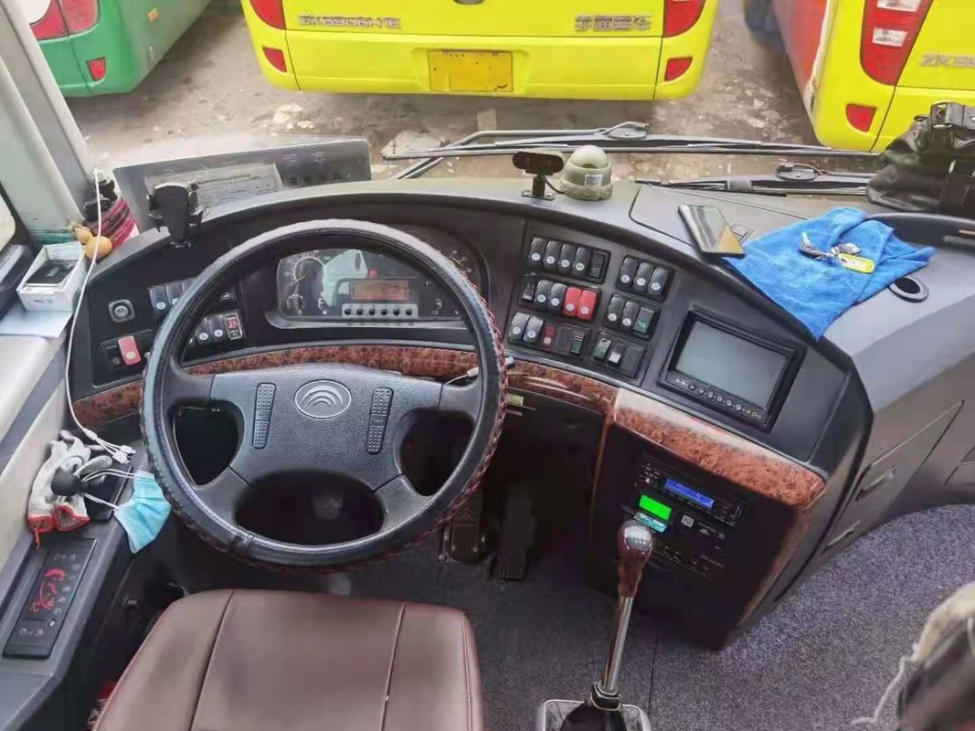 L'autobus utilisé ZK6122 49 de Yutong pose les portes à deux battants en acier de châssis a utilisé le moteur arrière du lecteur WP.10 de main gauche d'autobus de passager