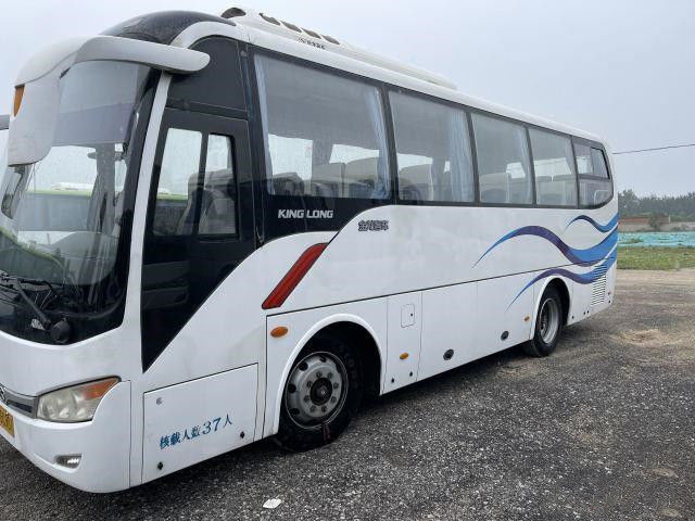 L'autobus utilisé XMQ6859 37 de Kinglong pose le bus touristique utilisé par III simple en acier d'euro de moteur d'arrière de Yuchia de porte de châssis