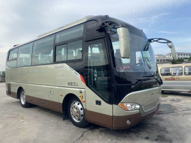 Autobus utilisé 2+2layout de capacité de nouveaux sièges de moteur d'arrière de Yuchai de châssis d'airbag de la marque 35seats de Zhongtong de bus touristique grand