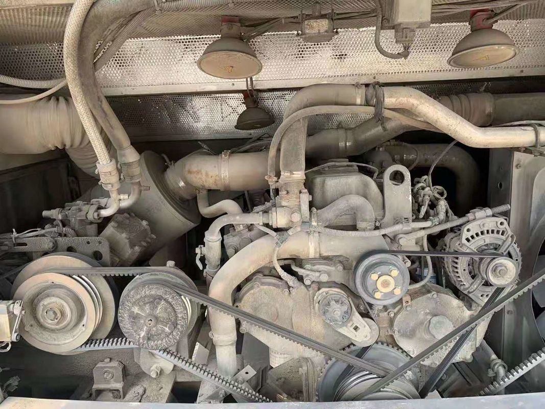 Le dragon d'or actuel XML6897J13 a utilisé le moteur diesel utilisé par sièges d'autobus de Bus 39 d'entraîneur aucun autobus des accidents LHD