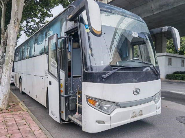Le car utilisé bas par kilomètre utilisé Bus For Africa 50 d'autobus de Kinglong pose le modèle simple XMQ6112 de porte