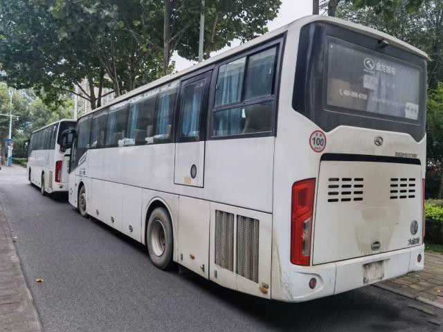 Le car utilisé bas par kilomètre utilisé Bus For Africa 50 d'autobus de Kinglong pose le modèle simple XMQ6112 de porte