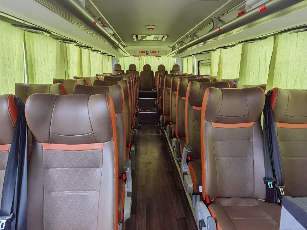 Occasion transporte l'autobus électrique de Gasoline Engine China d'entraîneur de luxe de Yutong ZK6907 avec la TV
