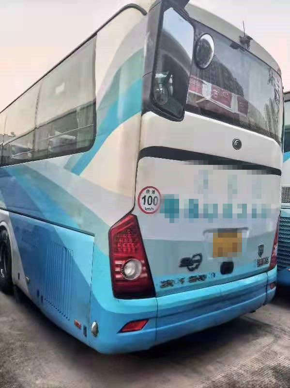 L'autobus utilisé 49 par sièges a utilisé l'autobus ZK6122HQ de Yutong a employé la commande de Bus Left Hand d'entraîneur avec le climatiseur
