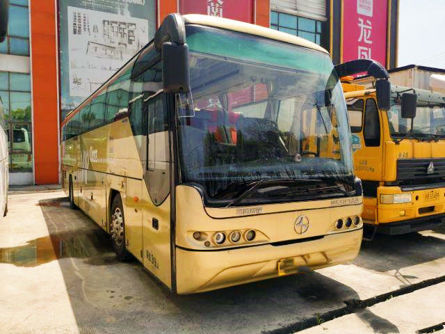 Bus de tourisme Arrière Weichai Engine Portes doubles Beifang Brand Bus touristique utilisé BJF6120