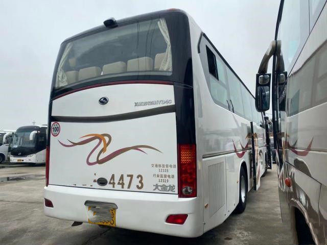 L'autobus Kinglong utilisé 53 porte à deux battants a utilisé la direction gauche de l'autobus XMQ6129 d'autocar