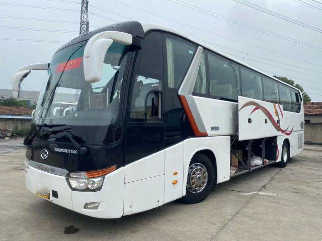 L'autobus Kinglong utilisé 53 porte à deux battants a utilisé la direction gauche de l'autobus XMQ6129 d'autocar
