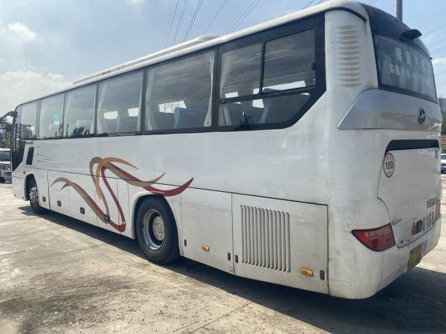 Les doubles portes ont utilisé 47 autobus d'entraîneur de Higer de sièges ont utilisé le moteur de LHD KLQ6115 Yuchai