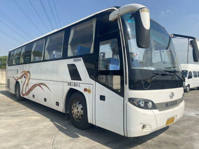 Les doubles portes ont utilisé 47 autobus d'entraîneur de Higer de sièges ont utilisé le moteur de LHD KLQ6115 Yuchai