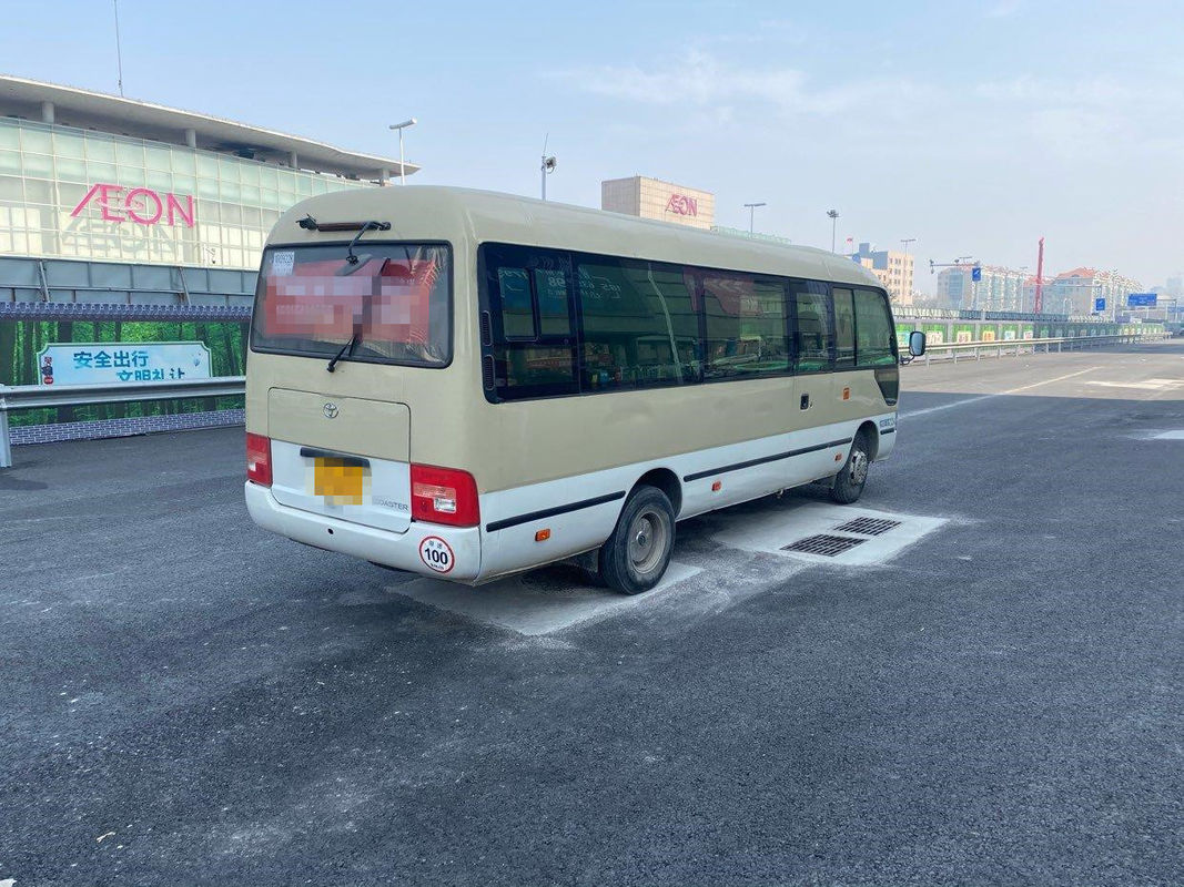 22 sièges direction de main gauche de 2012 ans ont utilisé le moteur à essence de l'autobus 2TR de caboteur de Toyota