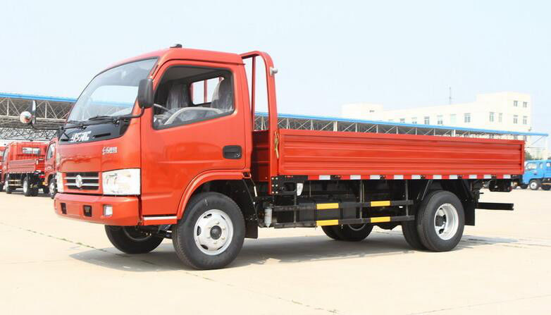 Année de faible puissance 2017 du camion LHD de seau d'entraînement de Dongfeng 4 Ton Cargo Truck 4x2 d'occasion