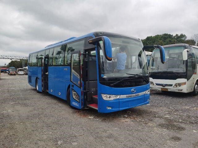 Kinglong a utilisé l'autobus Toyota de l'autobus XMQ6110 Hiace 48 sièges à vendre des portes à deux battants des prix