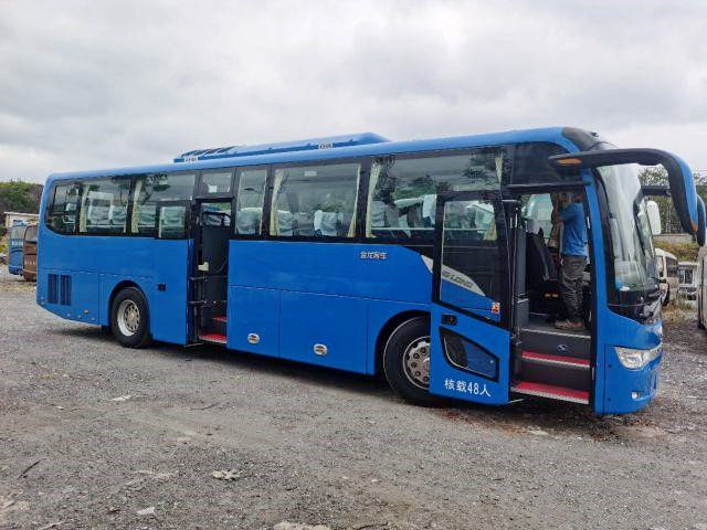 Kinglong a utilisé l'autobus Toyota de l'autobus XMQ6110 Hiace 48 sièges à vendre des portes à deux battants des prix
