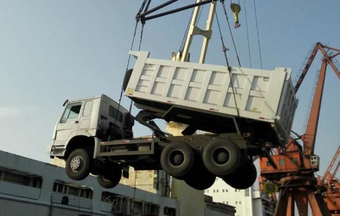 Camion à benne basculante tout neuf de HOWO 8x4 371HP 25CBM pour le transport de extraction