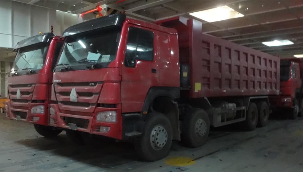 Camion à benne basculante tout neuf de HOWO 8x4 371HP 25CBM pour le transport de extraction