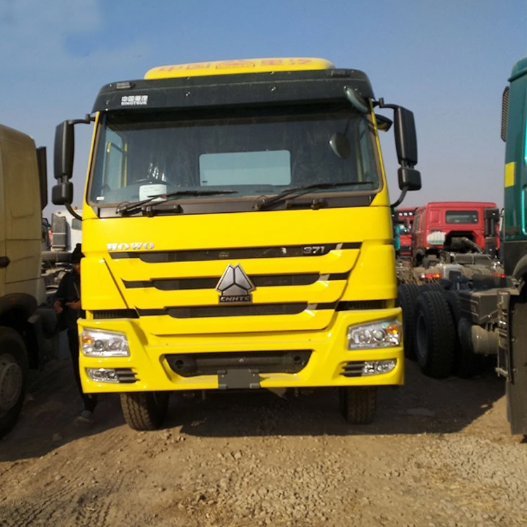 Sinotruk a employé le prix principal de remorque de tracteur de tracteur de camion de tracteur principal de Howo 6*4