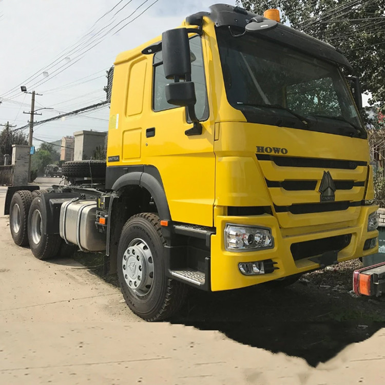 Sinotruk a employé le prix principal de remorque de tracteur de tracteur de camion de tracteur principal de Howo 6*4