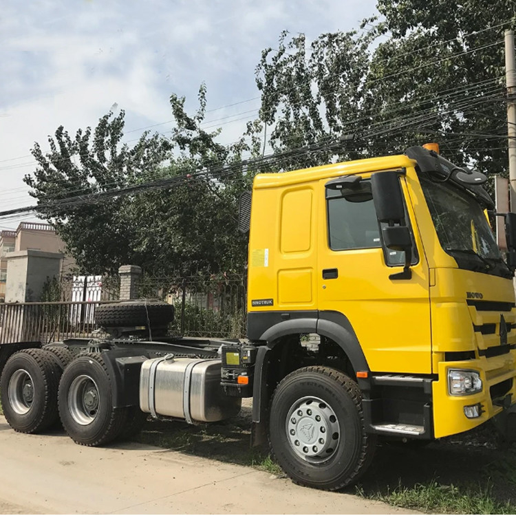 Sinotruk a employé le prix principal de remorque de tracteur de tracteur de camion de tracteur principal de Howo 6*4