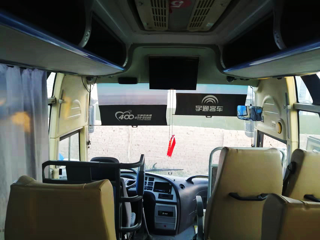 Bus de passagers de l'entraîneur ZK6110 de Yutong 49 sièges 2 + 2 disposition autobus de passagers utilisé deux portes