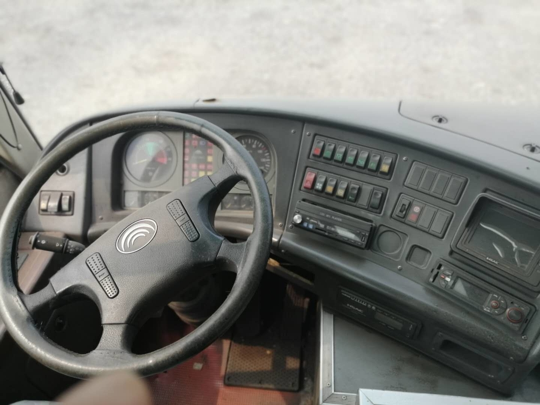 La ville de passager utilisée par autobus interurbains d'occasion de visite de Yutong de longs transporte l'entraîneur diesel utilisé Buses de LHD