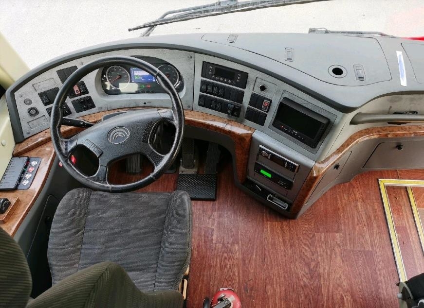 Les autobus guidés de fond utilisés de Yutong ont utilisé les autobus diesel de Buses Passenger Used d'entraîneur interurbain