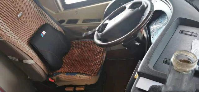 Le transport en commun urbain Yutong utilisé transporte l'entraîneur utilisé guidé Buses LHD de visite l'EURO que diesel V a utilisé des autobus