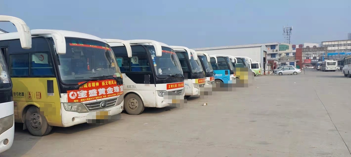 La commande de main gauche a utilisé les autobus de luxe de ville de Yutong alimentent les 30 sièges diesel Front Engine