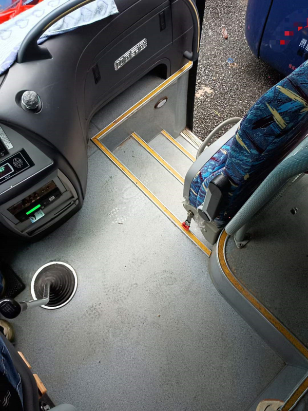 Les véhicules utilisés de transport en commun ont utilisé les bus touristiques diesel de LHD ont utilisé l'entraîneur interurbain Buses de passagers