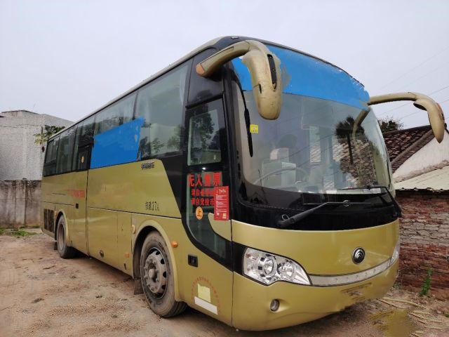 Le tourisme urbain utilisé d'autobus a utilisé le car guidé diesel Buses de l'EURO III de Yuchai de sièges des autobus 41 de LHD