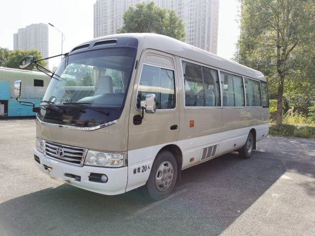 Autobus utilisé par caboteur de Toyota avec le plein équipement 20 Mini Bus In utilisé par sièges autobus de Munual d'essence de fenêtre de glissement de 2012 ans