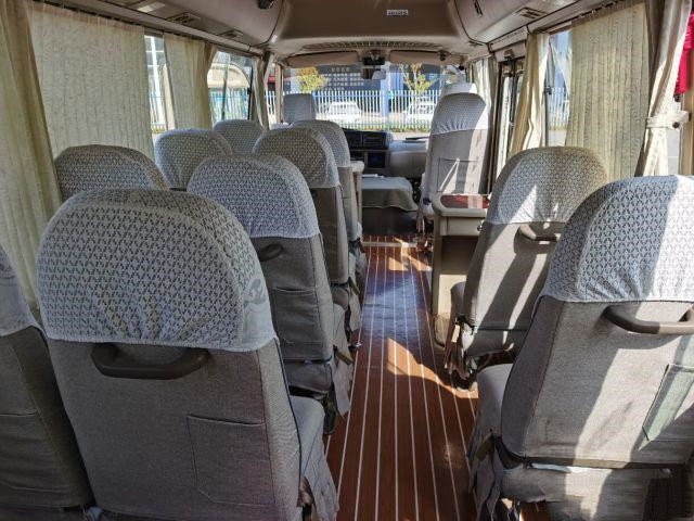 Autobus utilisé par caboteur de Toyota avec le plein équipement 20 Mini Bus In utilisé par sièges autobus de Munual d'essence de fenêtre de glissement de 2012 ans