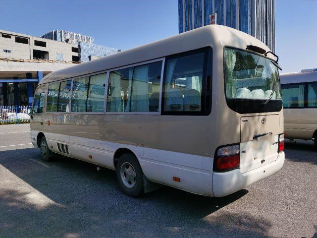 Autobus utilisé par caboteur de Toyota avec le plein équipement 20 Mini Bus In utilisé par sièges autobus de Munual d'essence de fenêtre de glissement de 2012 ans