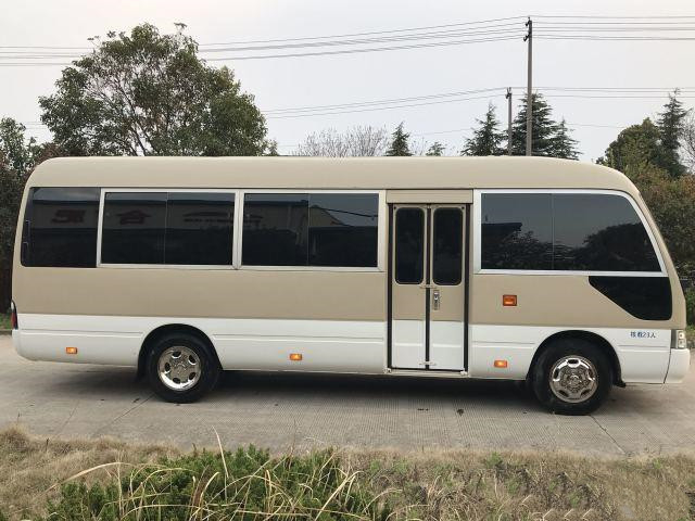 L'autobus d'occasion d'essence de l'autobus 3TR de caboteur de Toyota a employé l'utilisation d'année de Mini Buses de 23 sièges en 2013