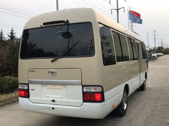 L'autobus d'occasion d'essence de l'autobus 3TR de caboteur de Toyota a employé l'utilisation d'année de Mini Buses de 23 sièges en 2013